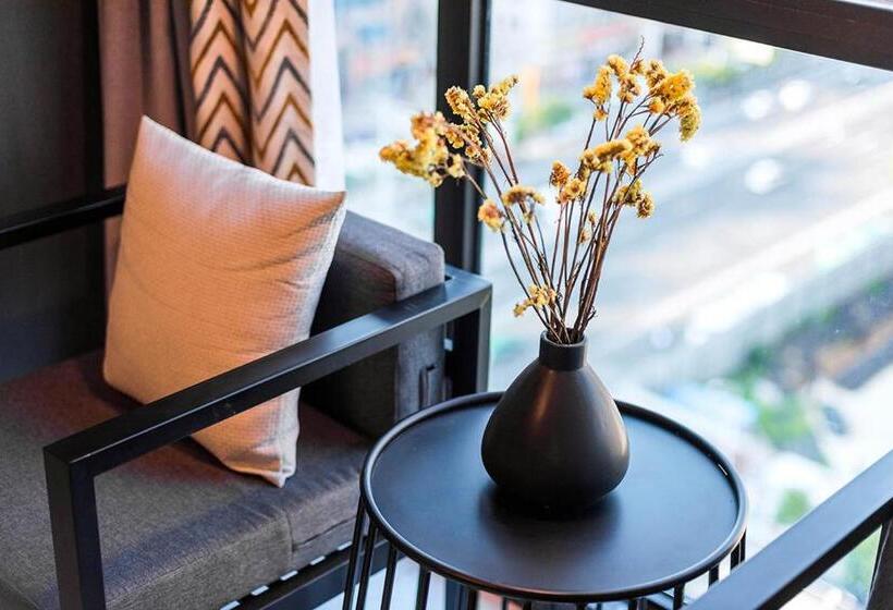 Отель Luoyang City, Henan Province. Waterfront International