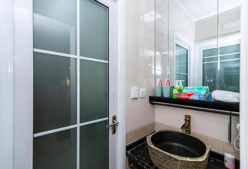 Отель Luoyang City, Henan Province. Waterfront International