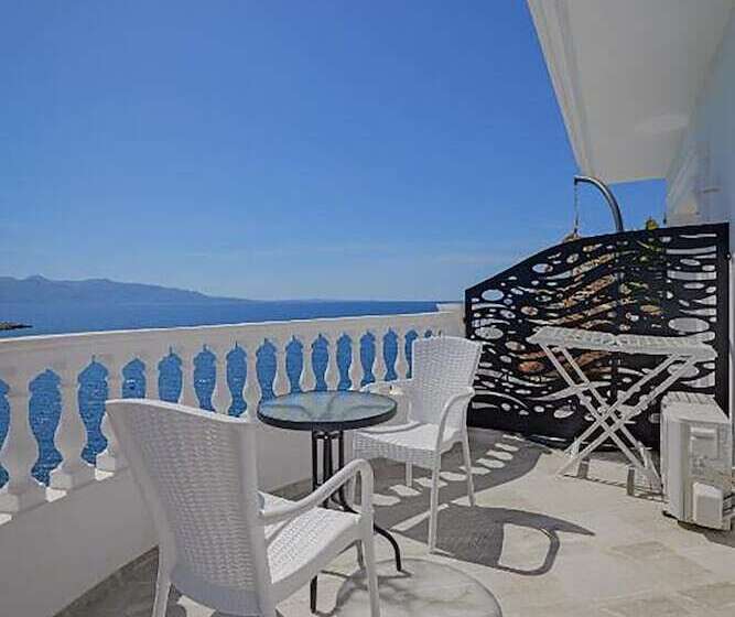 فندق Villa Juna Beach