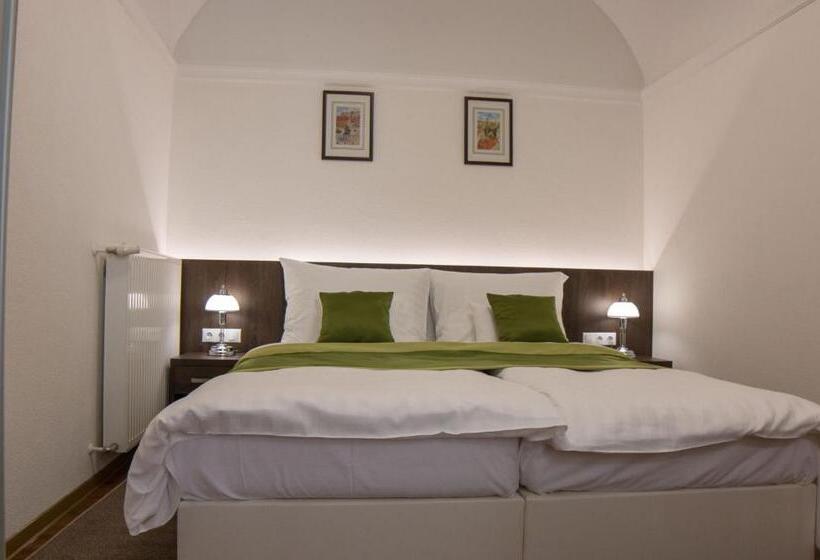 Mecset Apartman