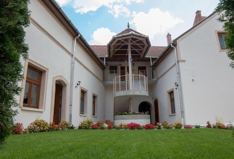 Mecset Apartman