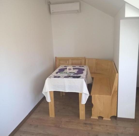 پانسیون Apartmani Mimi