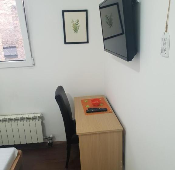 پانسیون Apartments And Rooms L E F T River Belgrade