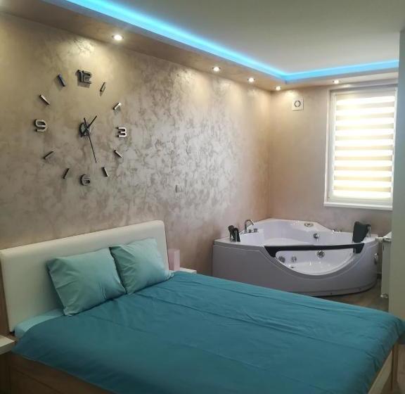 پانسیون Jacuzzi Room