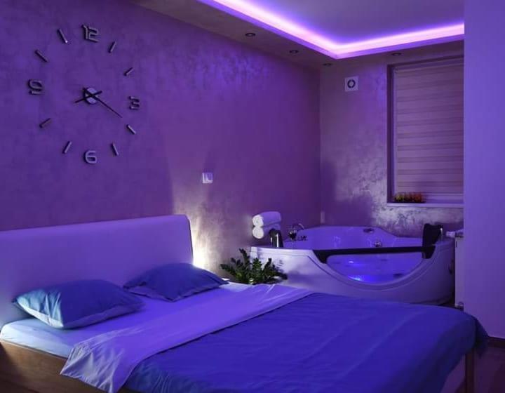 پانسیون Jacuzzi Room