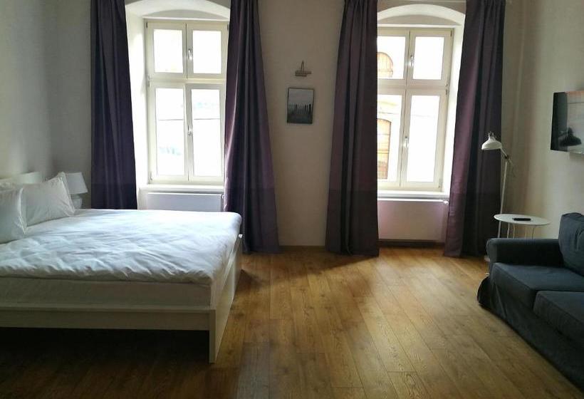 Пансион Jules Home