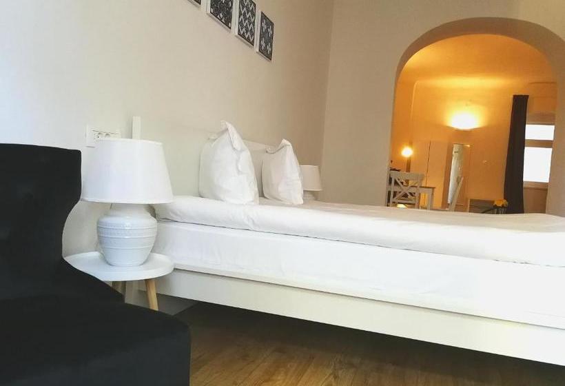 Пансион Jules Home