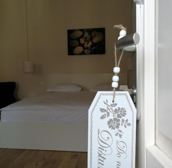 Пансион Jules Home