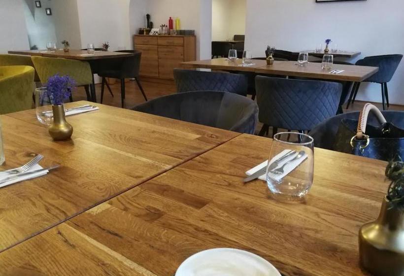 Пансион Jules Home