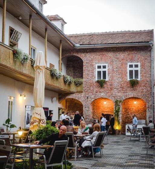 Пансион Jules Home