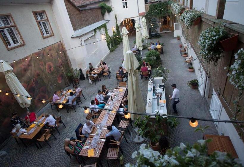 Пансион Jules Home