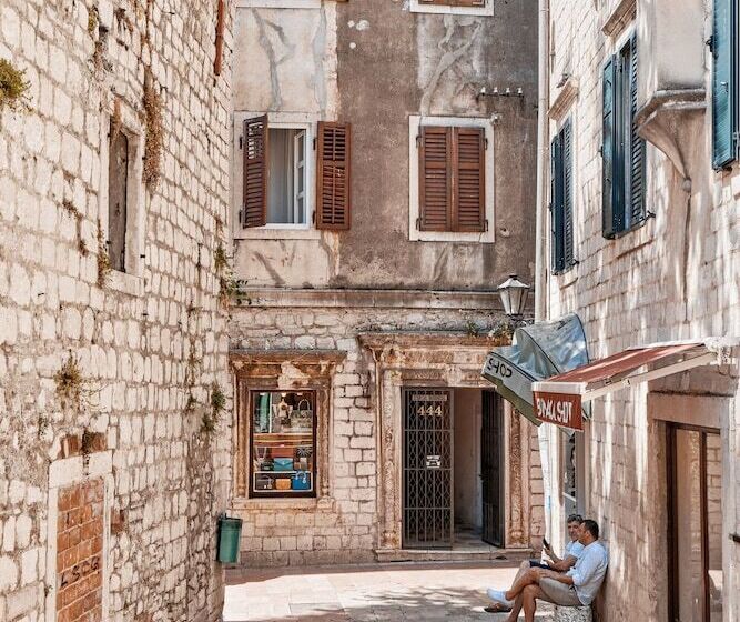 پانسیون Kotor Nest