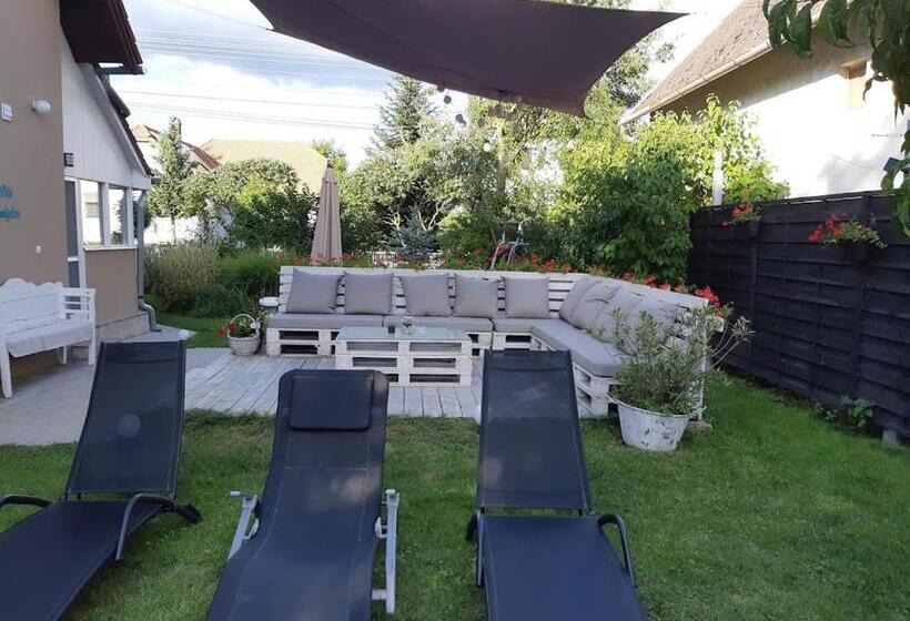 ペンション Pihi Vendégház