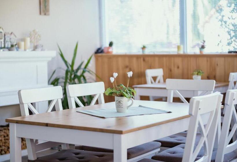 ペンション Pihi Vendégház