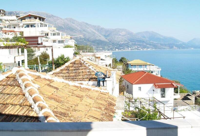 پانسیون Q Bay Apartments