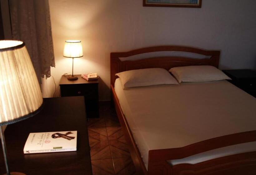 פנסיון Q Bay Apartments