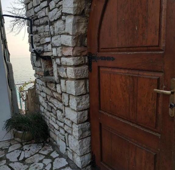 פנסיון Q Bay Apartments