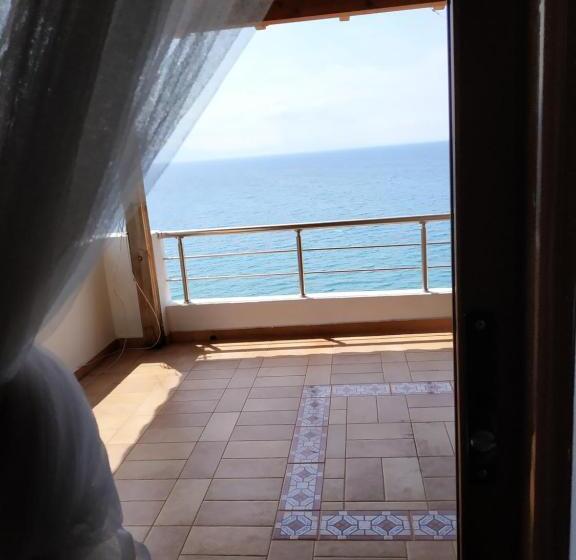 פנסיון Q Bay Apartments