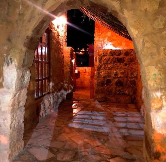 پانسیون The Orient Home