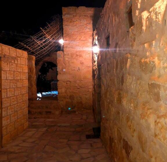 پانسیون The Orient Home