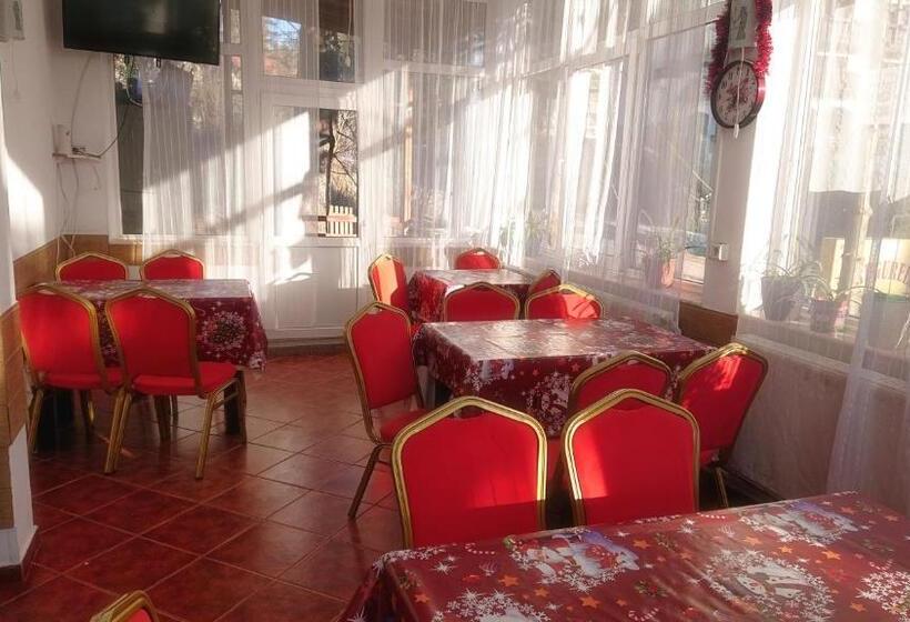 بنسيون Vila Strugurel