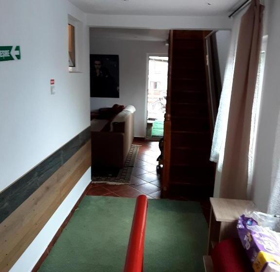 بنسيون Vila Strugurel