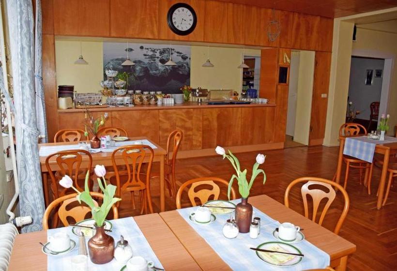 Wilhelms Hostel Im Ostseebad Sellin