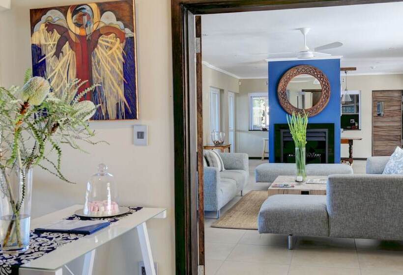 Отель Abalone Guest Lodge