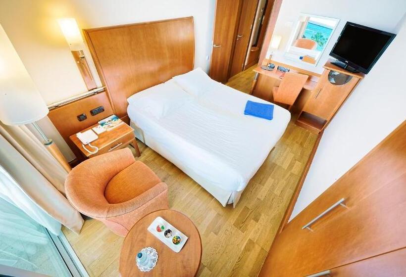 ホテル Bull Reina Isabel & Spa