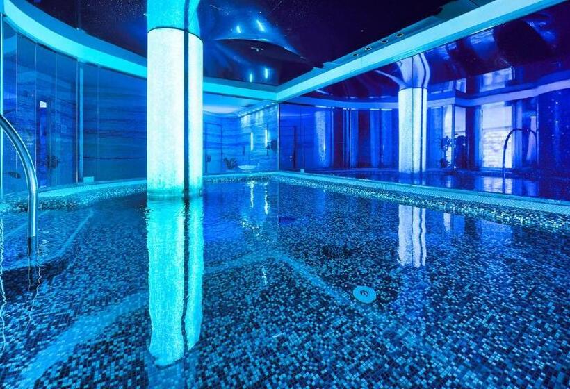 ホテル Bull Reina Isabel & Spa