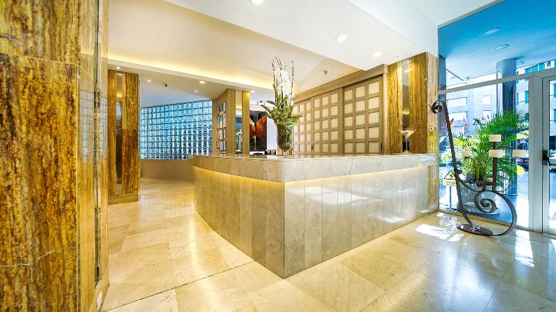 ホテル Bull Reina Isabel & Spa