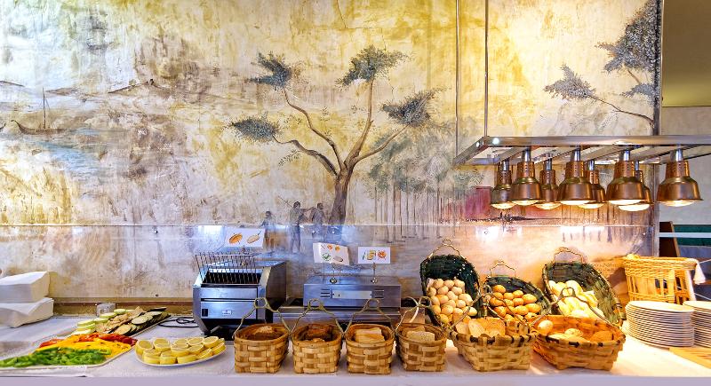 ホテル Bull Reina Isabel & Spa