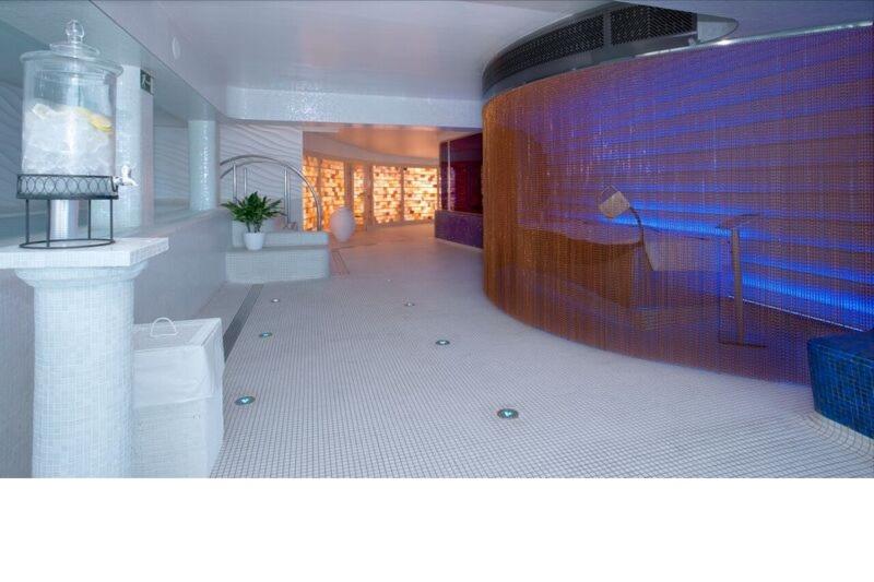 ホテル Bull Reina Isabel & Spa