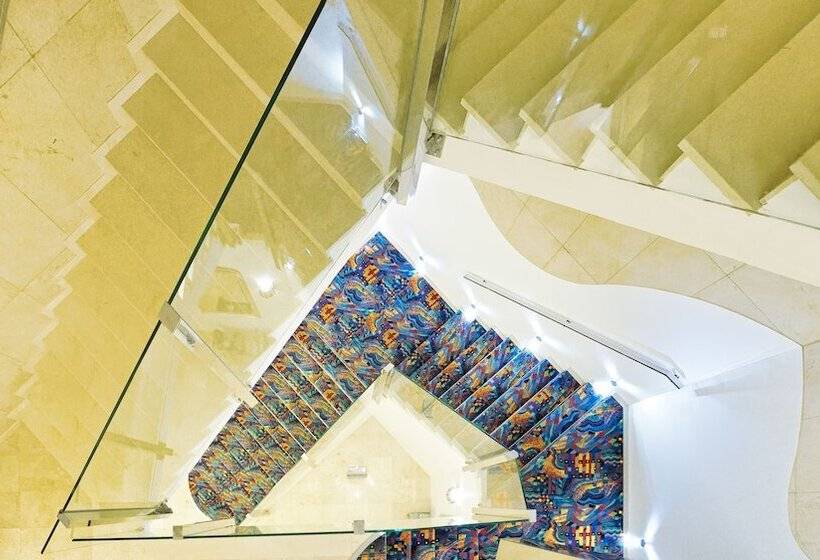 ホテル Bull Reina Isabel & Spa