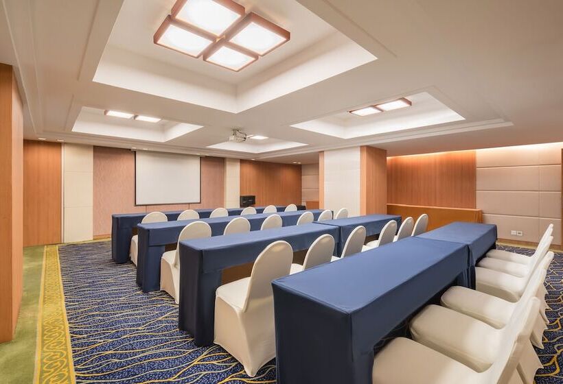 هتل Century Plaza