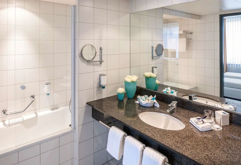 Отель Essential By Dorint Basel City