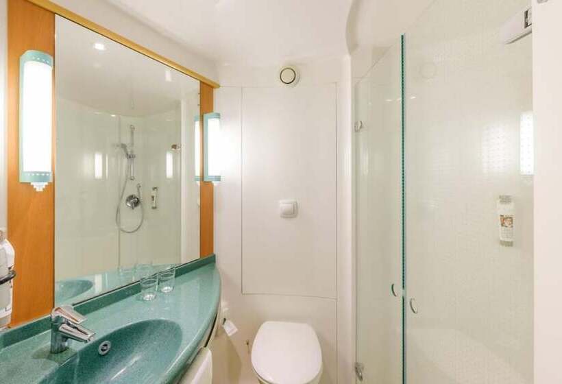 בית מלון כפרי Ibis Berlin Dreilinden