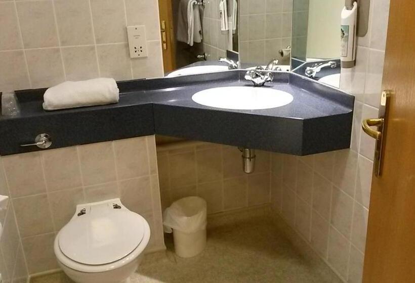 Отель Ibis Bradford Shipley