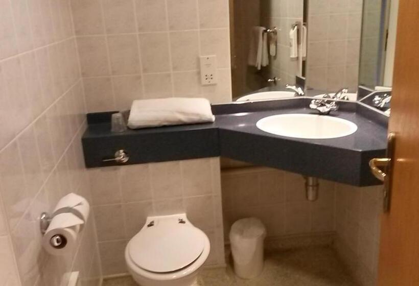 Отель Ibis Bradford Shipley