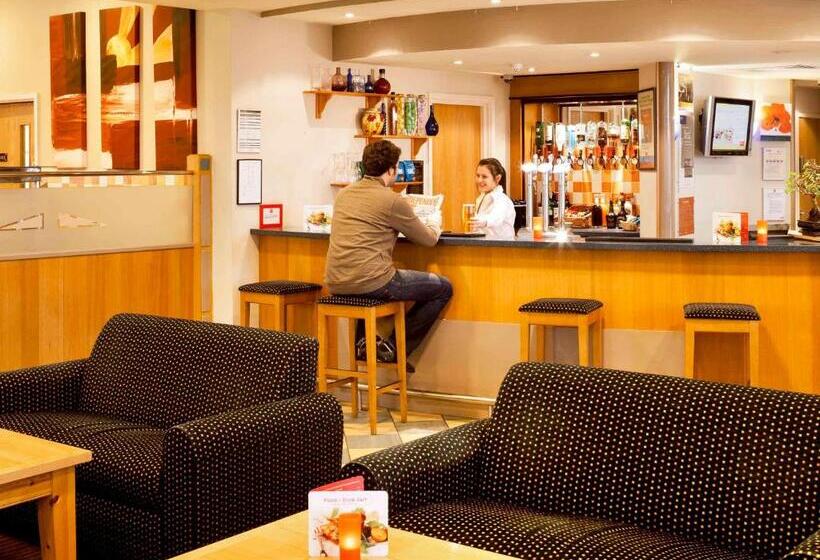 Отель Ibis Bradford Shipley