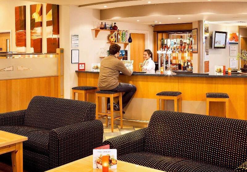 Отель Ibis Bradford Shipley