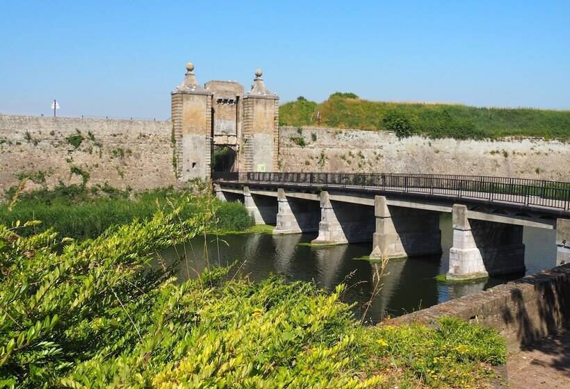 هتل Ibis Calais Car Ferry