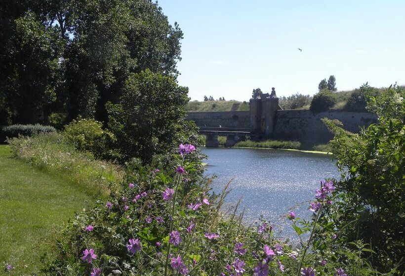 هتل Ibis Calais Car Ferry