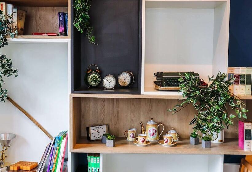 هتل Ibis Calais Car Ferry