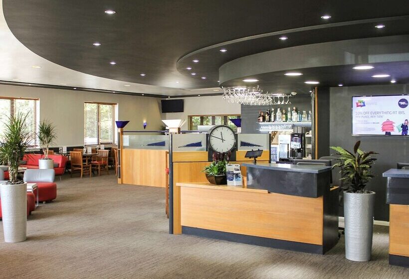 בית מלון כפרי Ibis Cardiff Gate  International Business Park