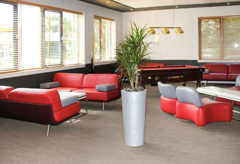 בית מלון כפרי Ibis Cardiff Gate  International Business Park