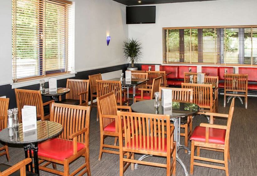 בית מלון כפרי Ibis Cardiff Gate  International Business Park