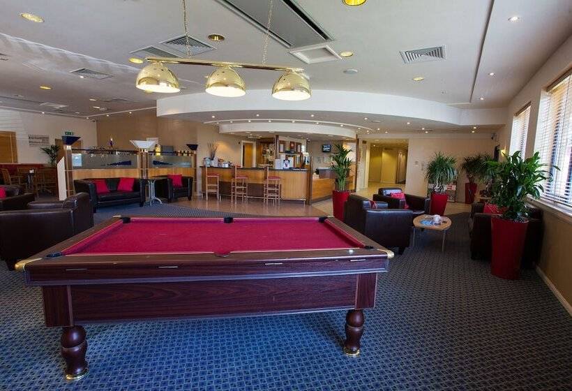 בית מלון כפרי Ibis Cardiff Gate  International Business Park