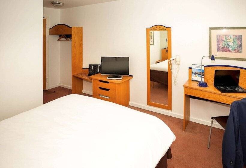 בית מלון כפרי Ibis Cardiff Gate  International Business Park