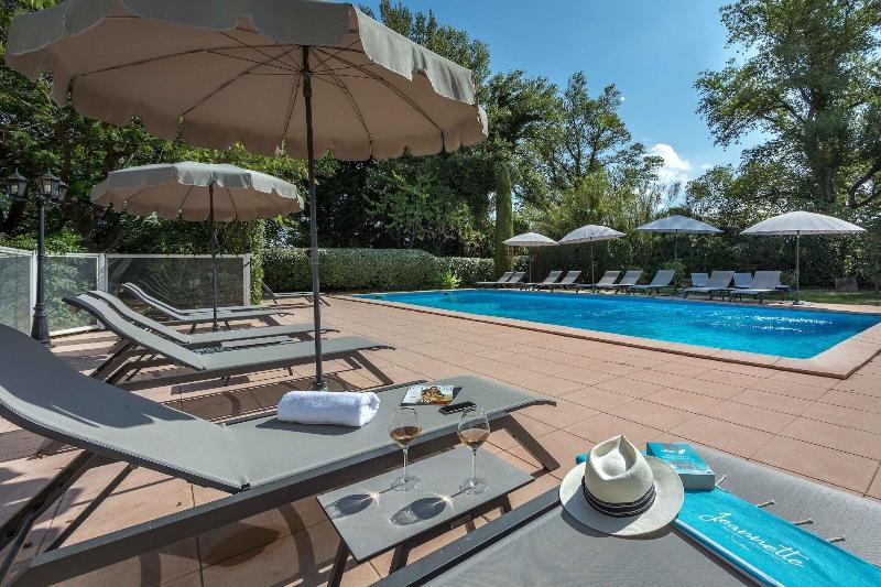 Отель Ibis Cavaillon Portes Du Luberon